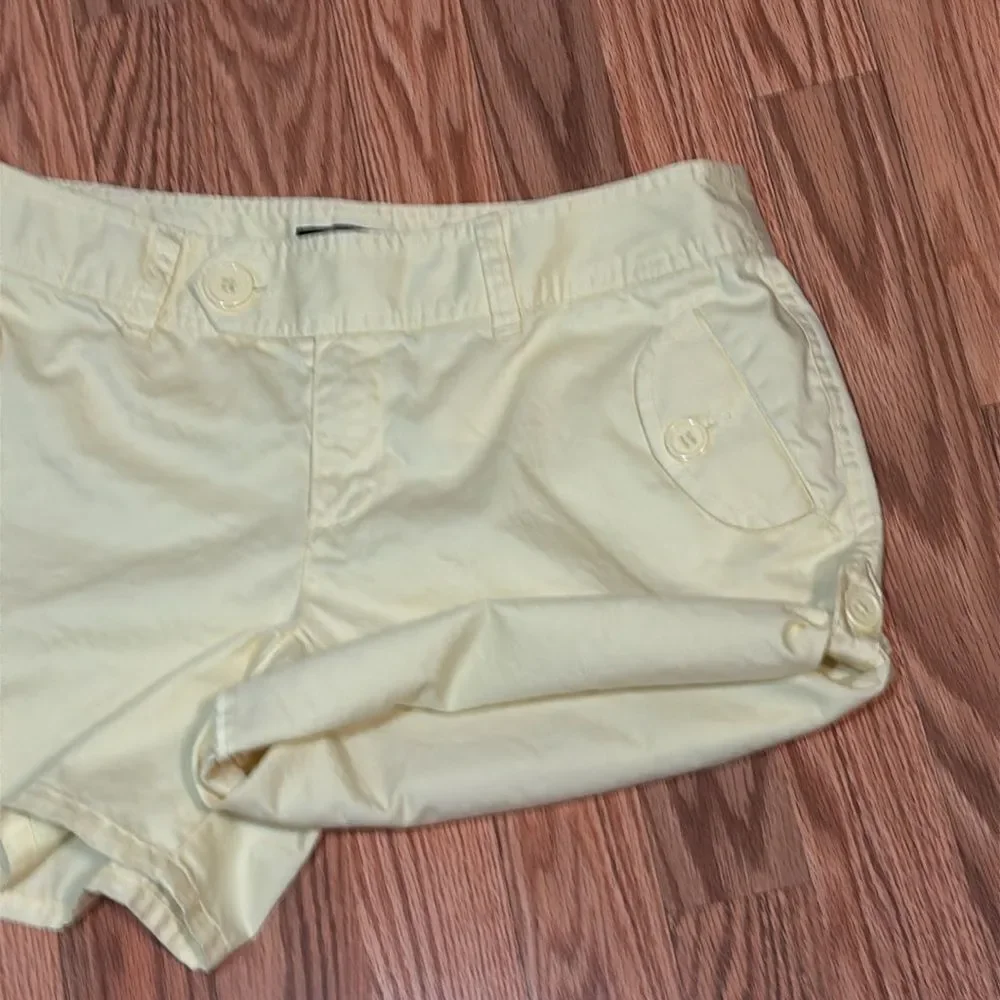 Moda Butter Yellow Cotton Shorts, midi, 10